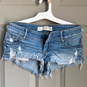 Size 0/25w old school Abercrombie & Fitch bootie jean shorts.